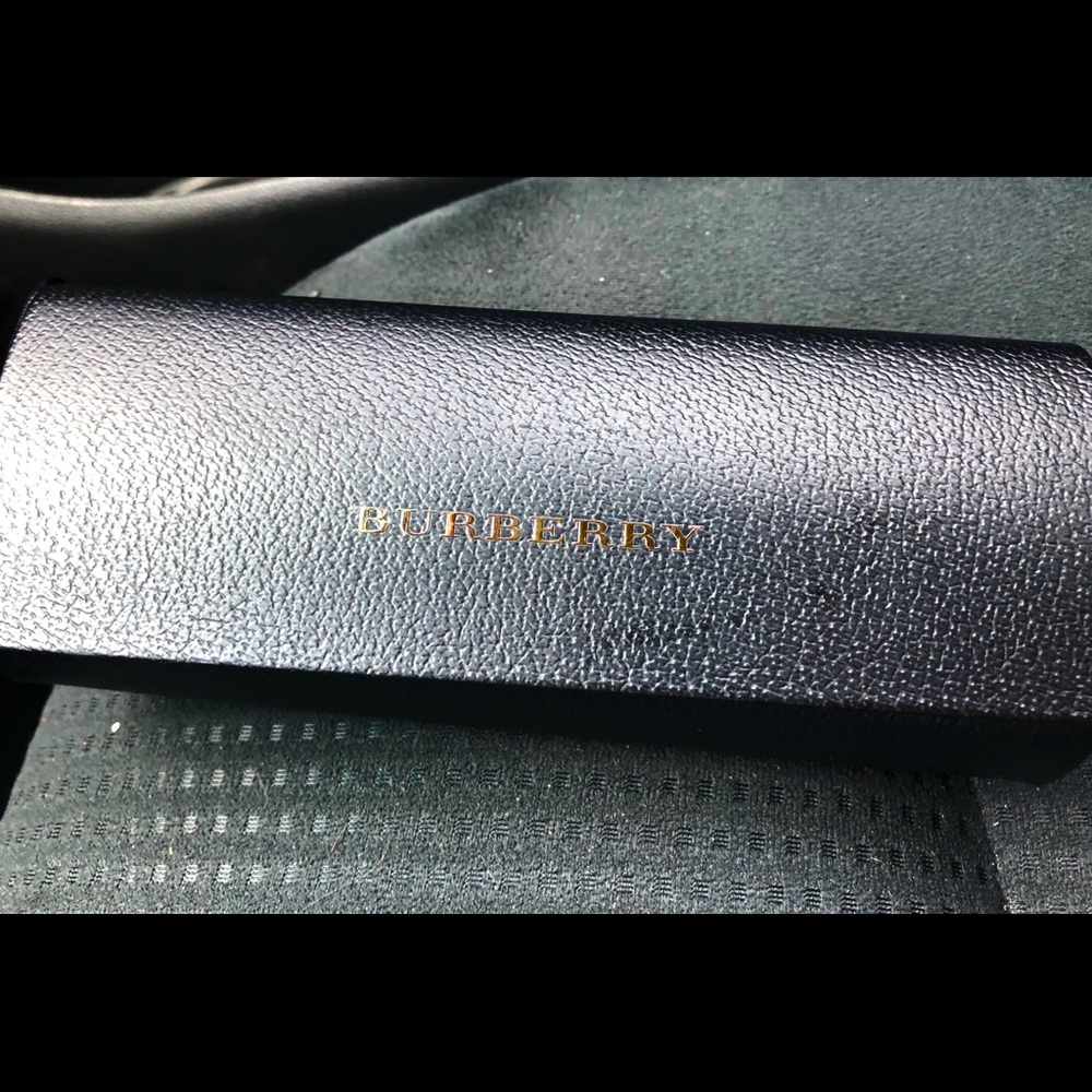 Women’s Burberry Sunglasses - Picture 4 of 7